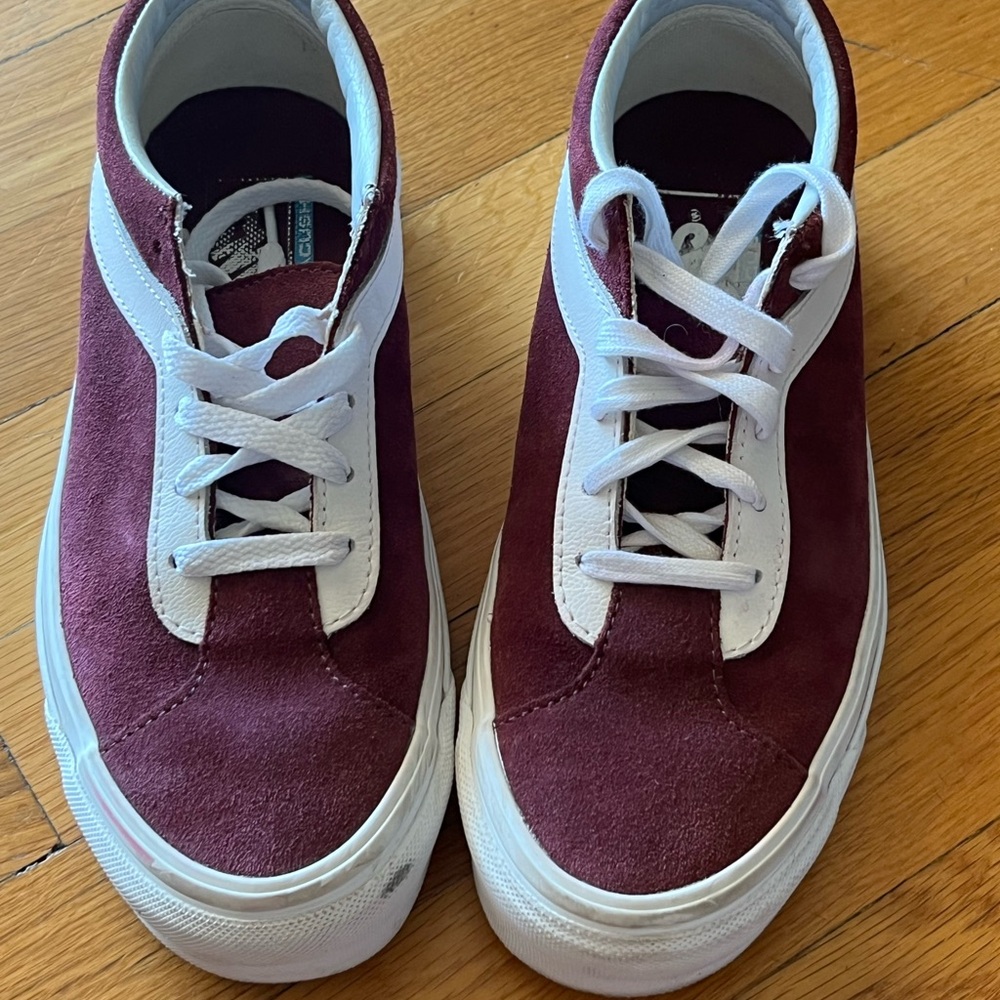 Classic Suede Vans! Maroon & White Vans Men size 5.5, Women size 7